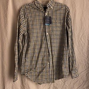 Medium buttoned collared long sleeve